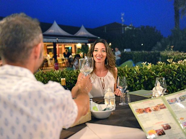 villaggiobarricata it offerta-san-valentino-villaggio-5-stelle-parco-delta-po-con-cena-romantica 015